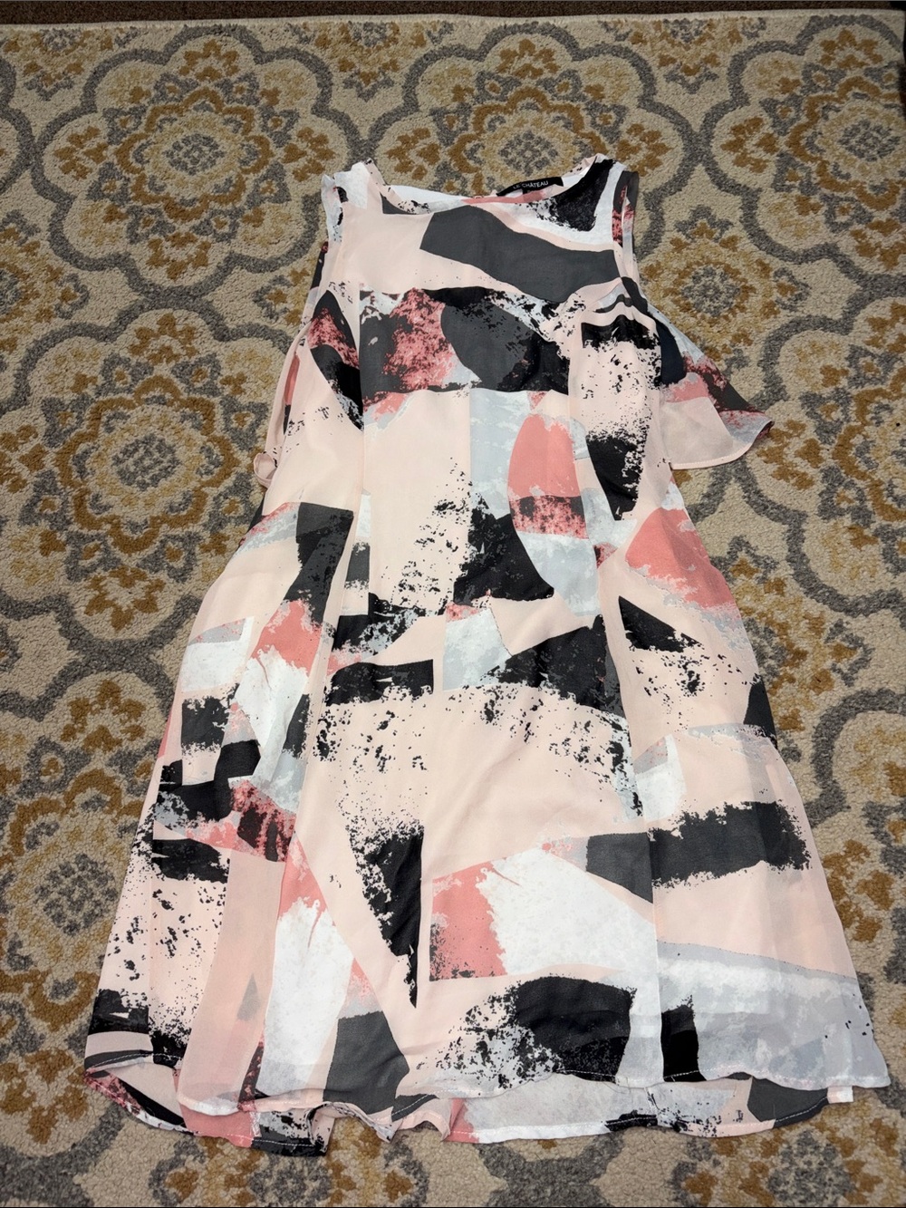 Le Chateau light pink sleeveless dress with abstract pattern